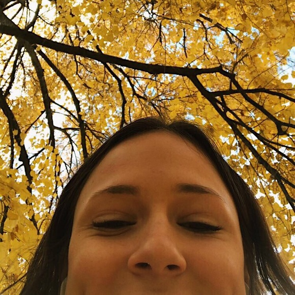 Meet your Posher, Madison - Picture 6 of 7